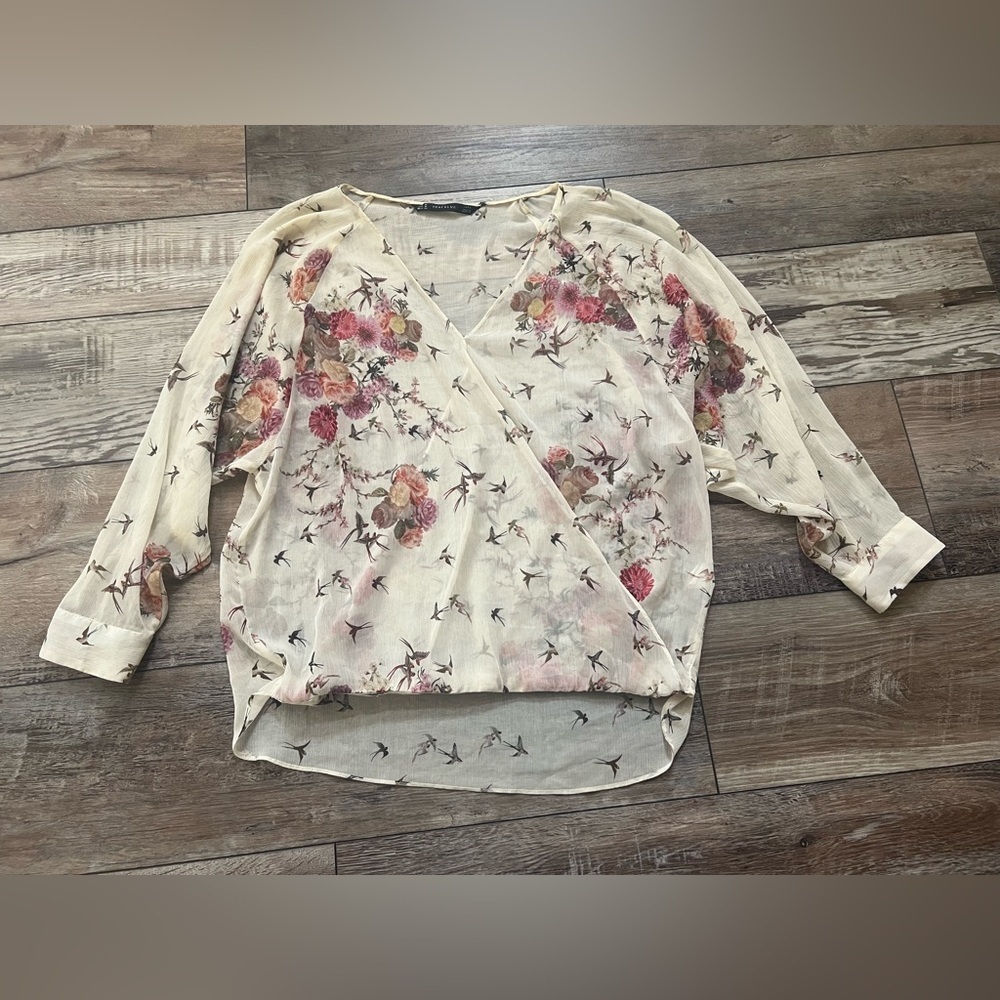 EUC ZARA TRAFALUC CROSSOVER BIRD/FLORAL BLOUSE SIZE M